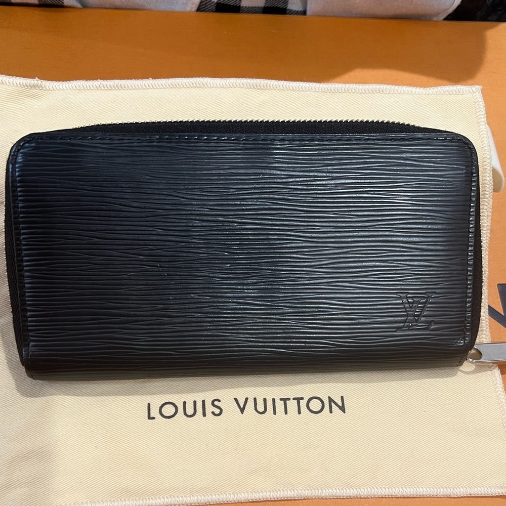 Lv Epi  leather zippy wallet
